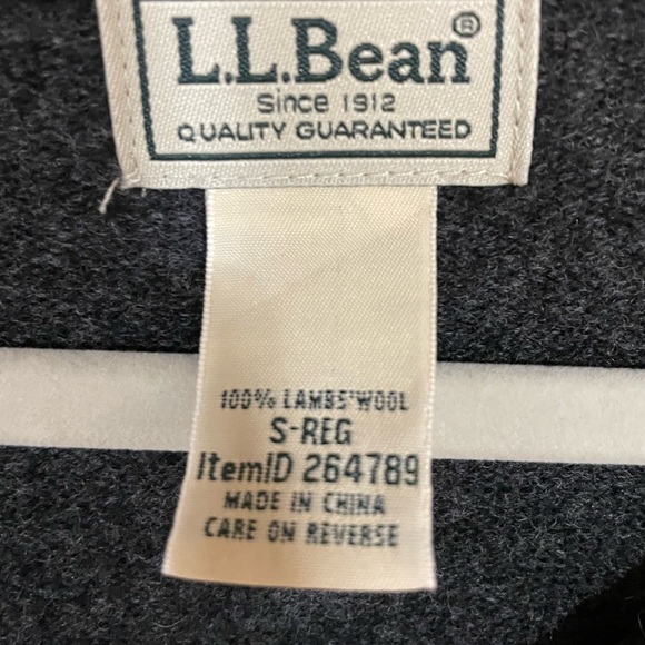 LL BEAN -greyhound lambs wool v- neck - Picture 3 of 3